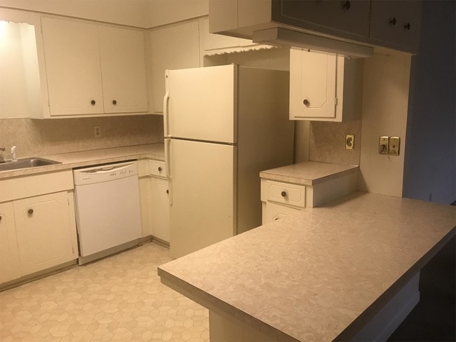 Building Photo - 2721 Mccarley Dr