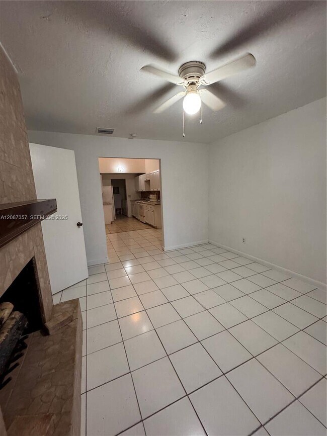 Building Photo - 3625 SW 70th Ave