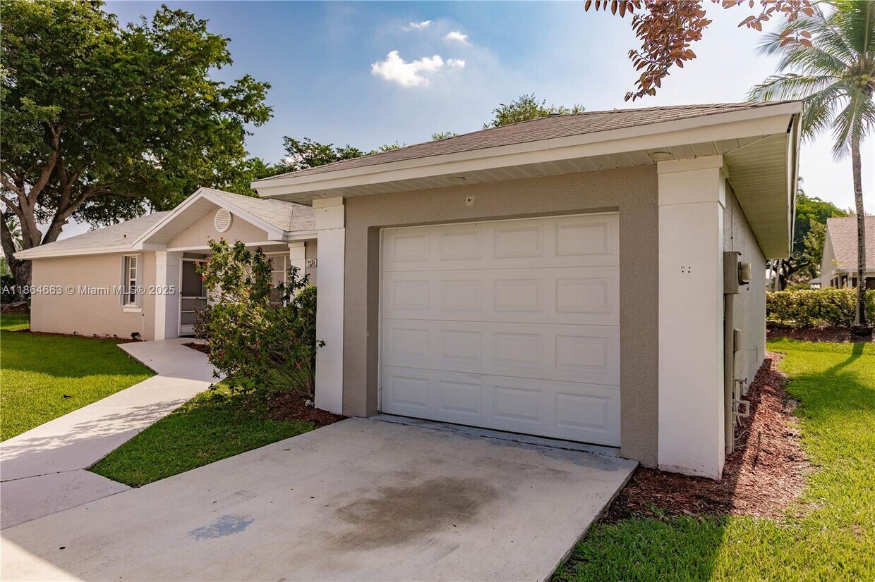 Foto principal - 2235 SE 6th Ct