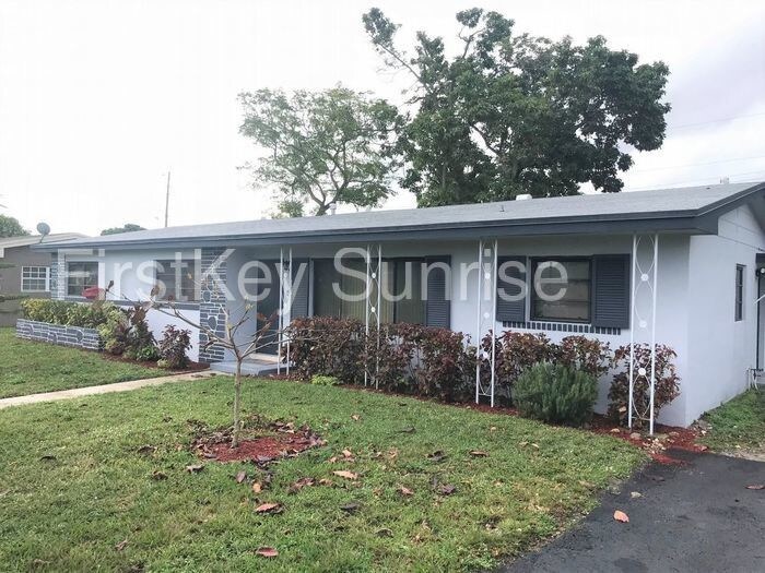 Foto principal - 18900 NW 19th Ave