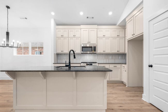 Foto del edificio - 6804 Fir St