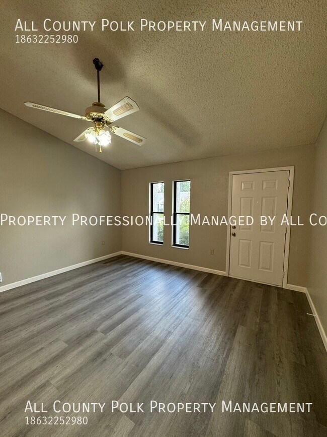 Building Photo - Excellent 2 Bedroom Duplex in Lakeland for...