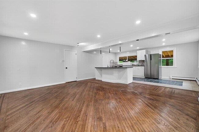 Foto del edificio - 52 Luxton Lake Rd