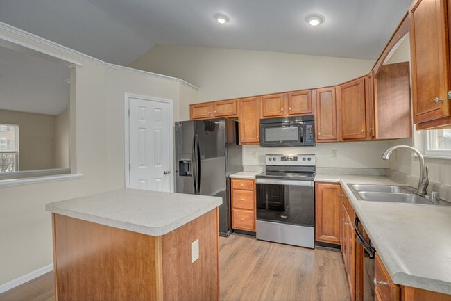 Foto del edificio - Beautifully Renovated 4-Bedroom Single-Family Home – Independence, KY