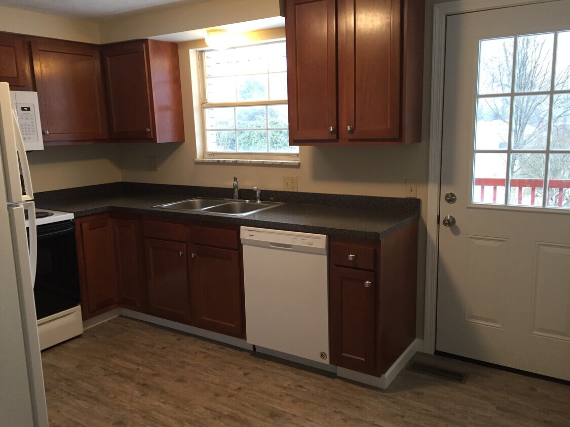 Primary Photo - 2452 Montclair Ave