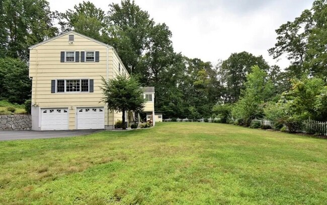 Foto del edificio - 25 Shelter Rock Rd