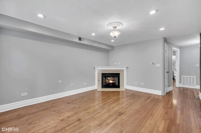 Building Photo - 3558 W Shakespeare Ave