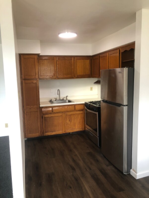 Foto principal - 800 Cedar St