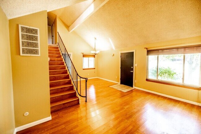 Foto del edificio - Cute 2 Bedroom East Sparks Townhouse