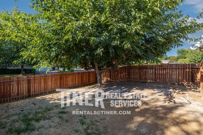 Building Photo - Updated 3 Bedroom, 2 Bath North Highlands ...