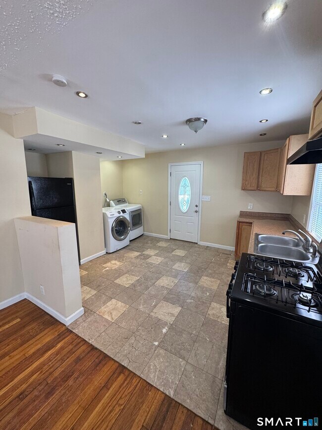 Building Photo - 117 Dupont Pl