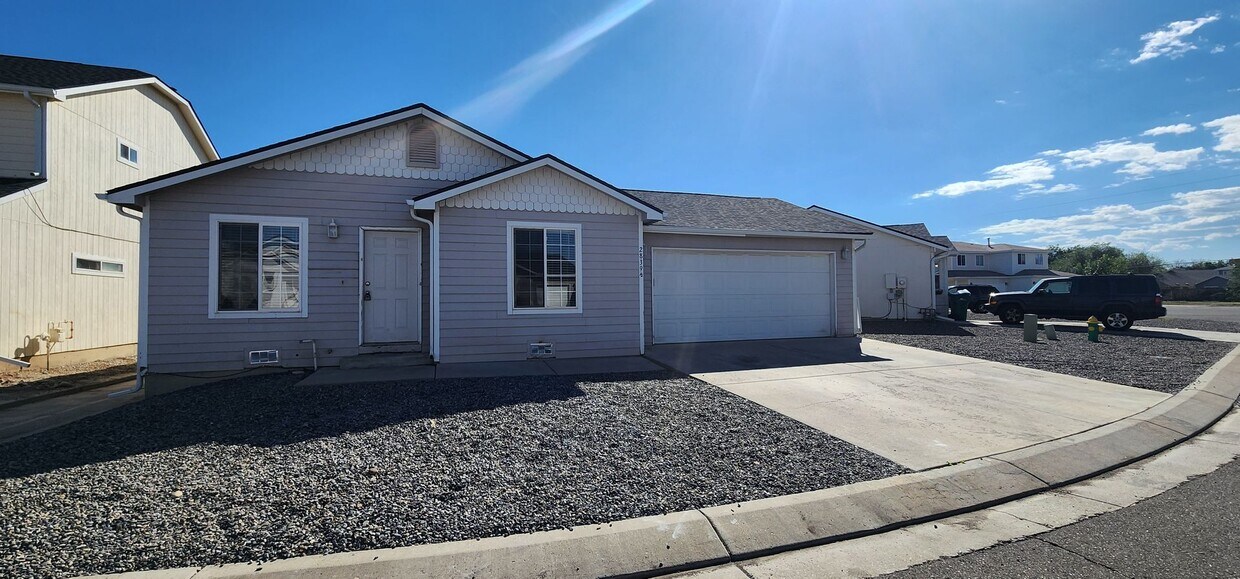 Primary Photo - Update 3 bed/2 bath in Orchard mesa