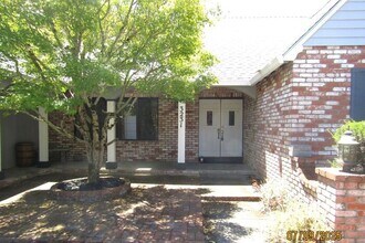 Building Photo - 3231 Cobblestone Dr