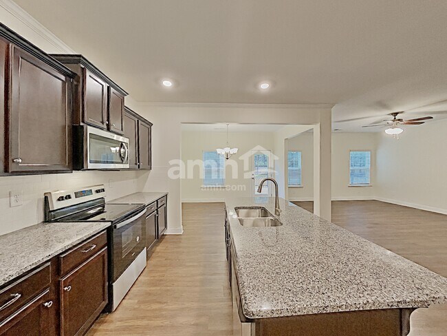 Foto del edificio - 561 Woodall Rd