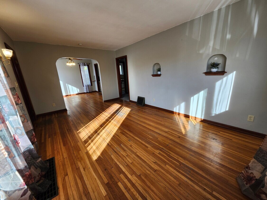 Foto principal - 210 E Vine St
