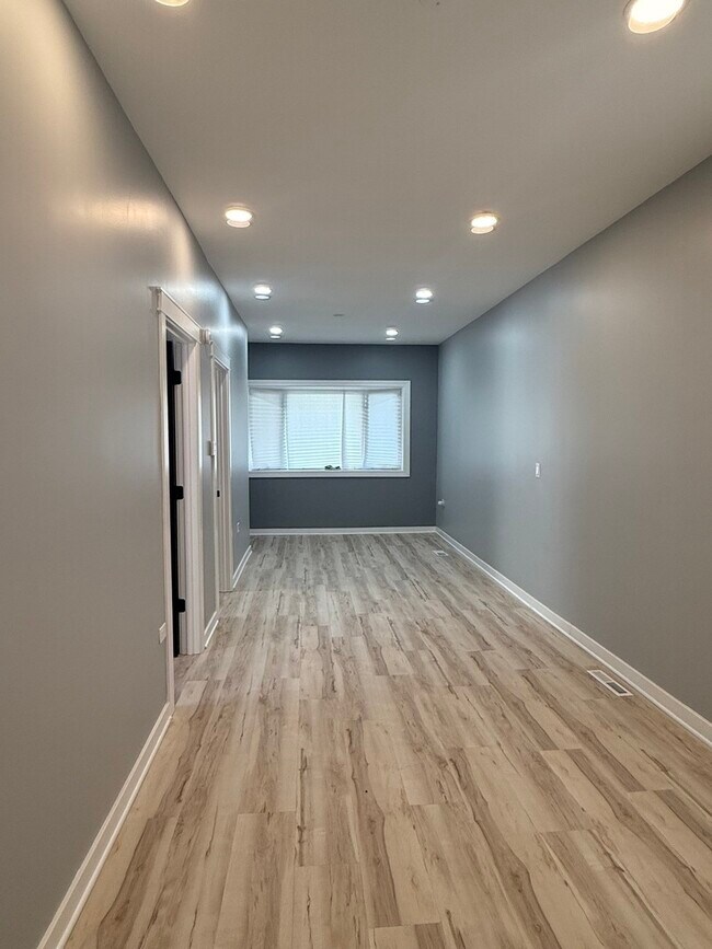 Foto del edificio - 2623 E 109th St