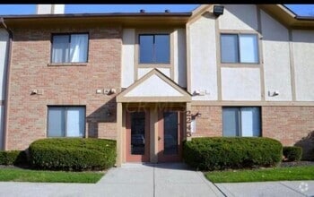 Building Photo - 2245 Hedgerow Road
