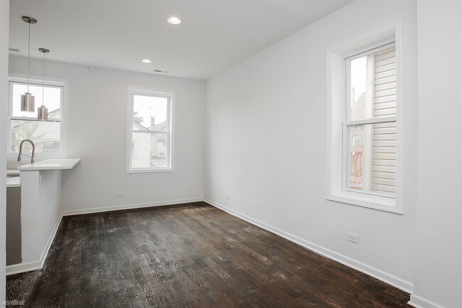 Building Photo - 1117 W 18th Pl