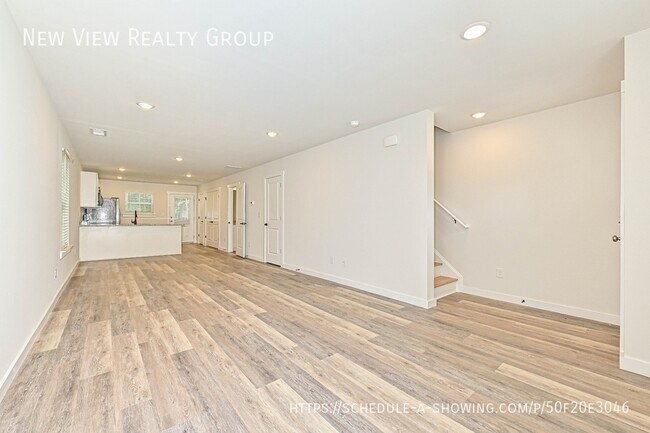 Building Photo - 514 12th Ave NE