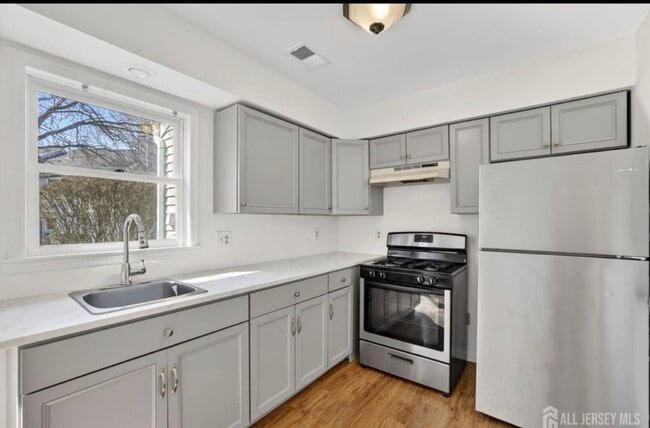 Building Photo - 35 Dallenbach Ln