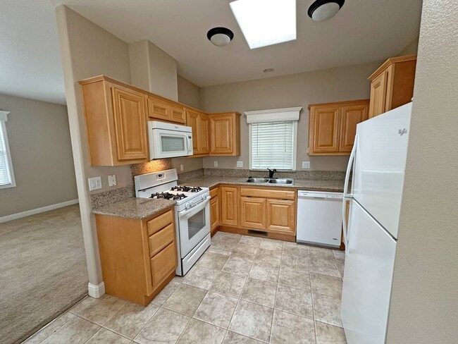 Foto del edificio - 1221 E Cypress Ave