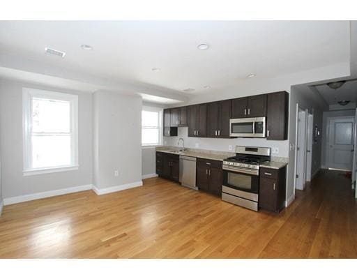 Primary Photo - 131 King St