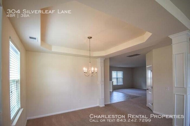 Foto del edificio - 304 Silverleaf Ln