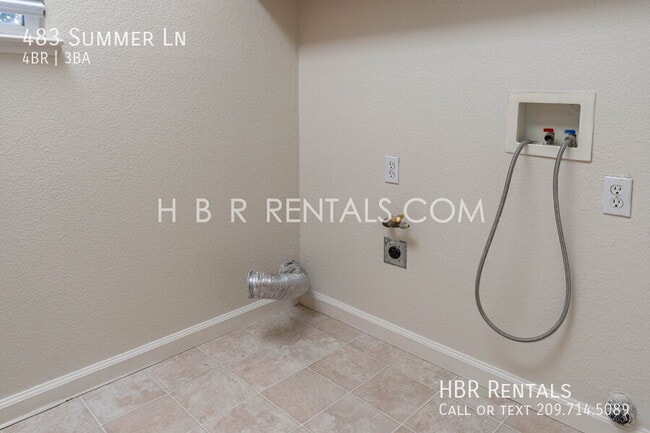 Foto del edificio - 483 Summer Ln