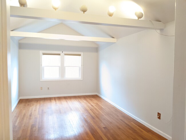 Living Room - 736 Braeside Rd
