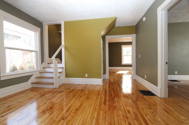 Building Photo - 533 Norwood Ave SE