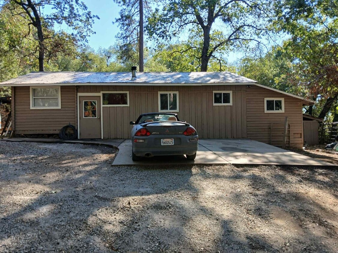 Building Photo - 10091 CA-49