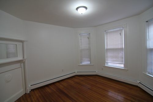 Building Photo - 104 Pine St