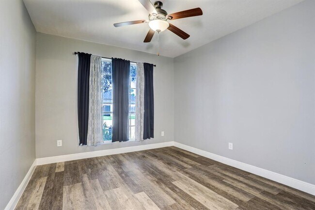 Building Photo - 3808 Armand Dr