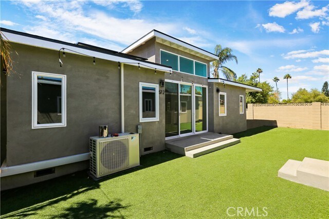 Building Photo - 572 N Cambridge St