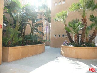 Building Photo - 5831 Seawalk Dr