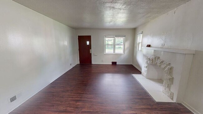 Building Photo - 105 E Hudson Ave