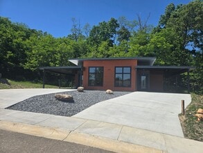 Building Photo - 310 Colonial Hills Rd