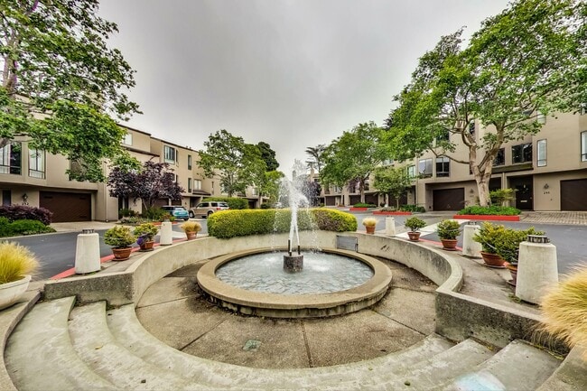 Foto del edificio - 208 N Lake Merced Hills