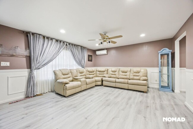 Foto del edificio - Spacious 5BR House in Levittown