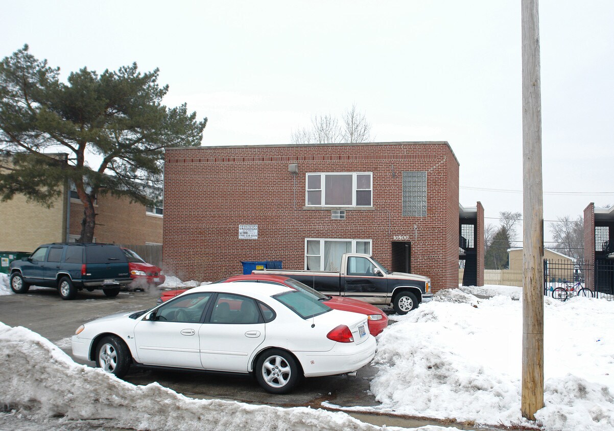 Primary Photo - 10500 Crown Rd