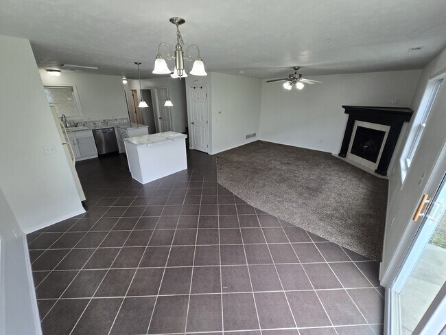 Foto del edificio - 3612 McLaughlin Dr