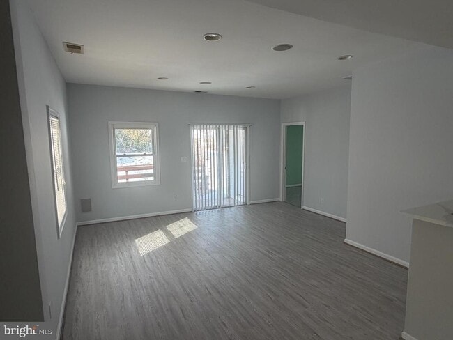 Foto del edificio - 7608 Leonard Dr