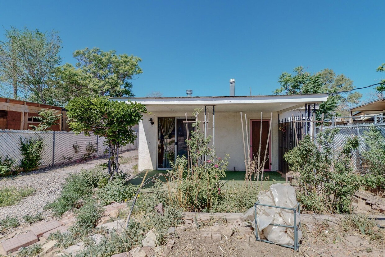 1013 Edith Blvd NE, Albuquerque, NM 87102 Townhome Rentals in