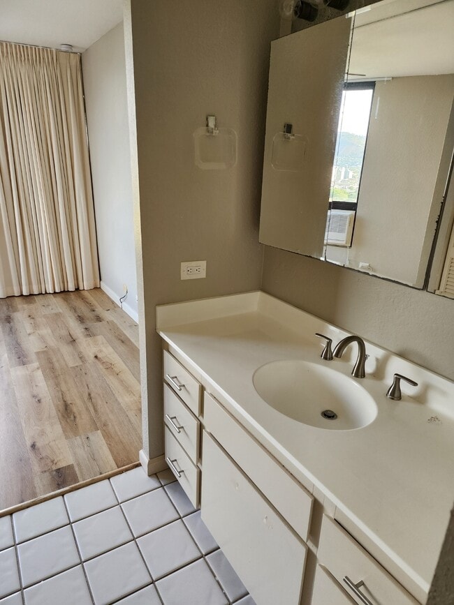 Foto del edificio - 320 Liliuokalani Ave