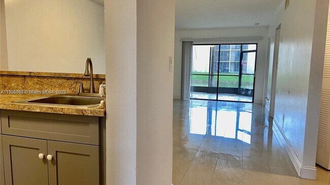Foto del edificio - 3199 Foxcroft Rd