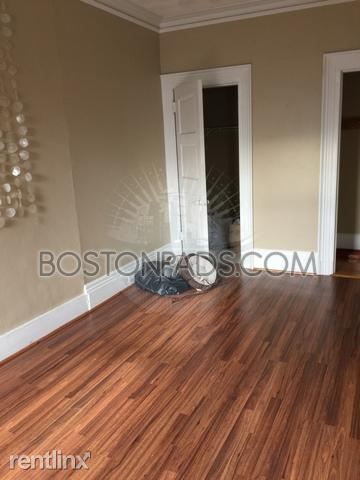 Building Photo - 401 Beacon St