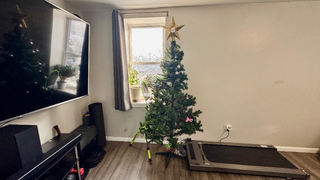 Photo - 1360 W Evergreen Ave Apartment