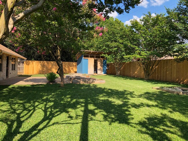 Building Photo - 1207 Creekview
