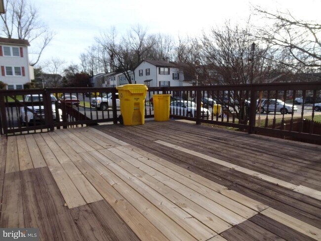 Building Photo - 2074 Lake Grove Ln