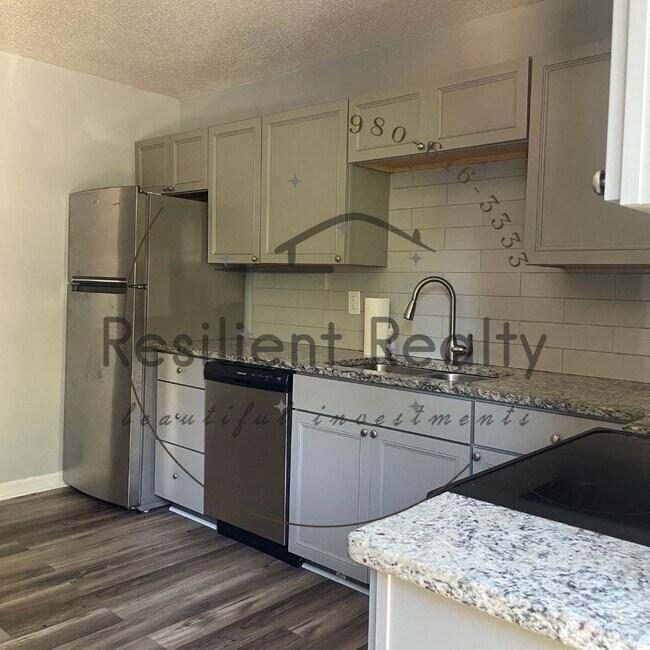 Foto del edificio - 255 Long Bow Rd